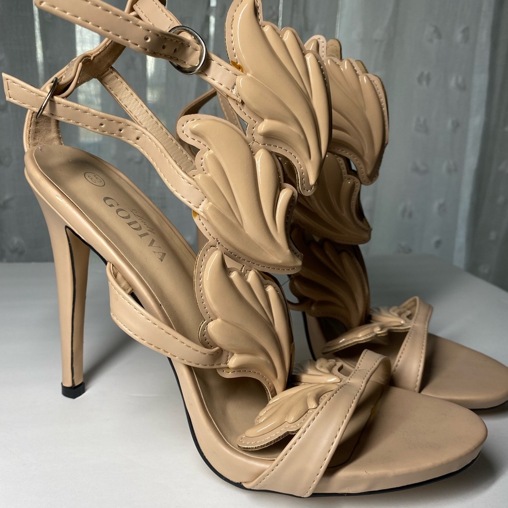 Fashion heels size 8.5
